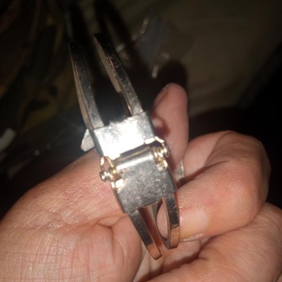 Silver toned or Plated Hinged Heart Bangle Vintage - Picture 3 of 4